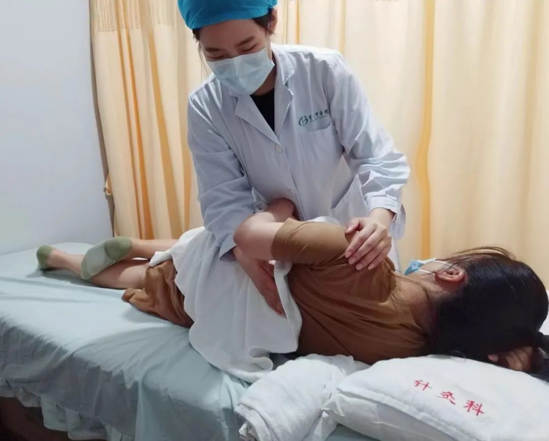 推拿整脊、骨盆调整手法治疗.jpeg