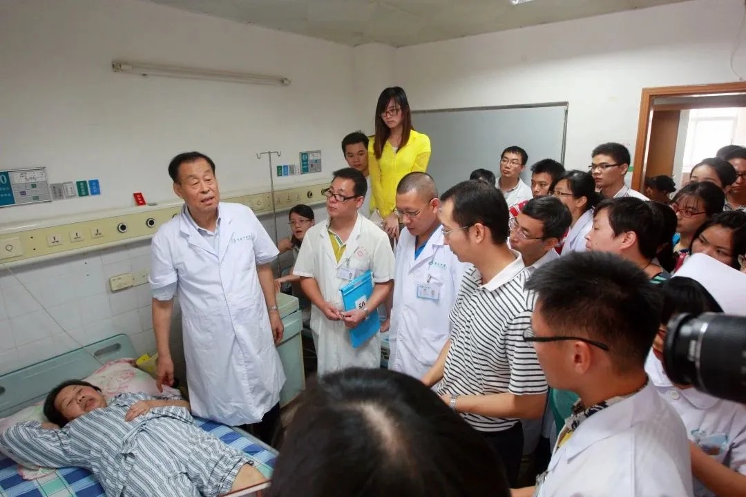 国医大师石学敏院士 （左图）.jpg