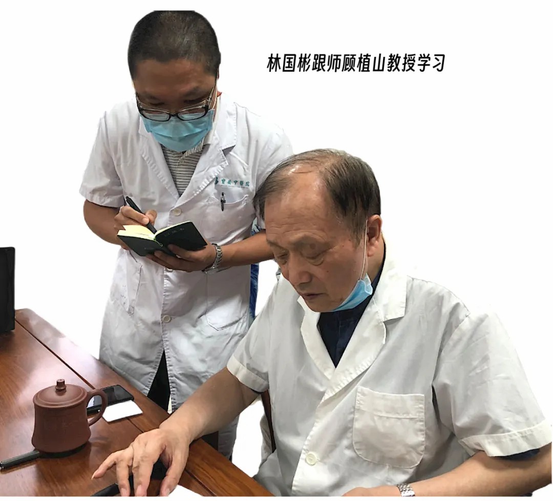 林医生和顾老师交流.jpg