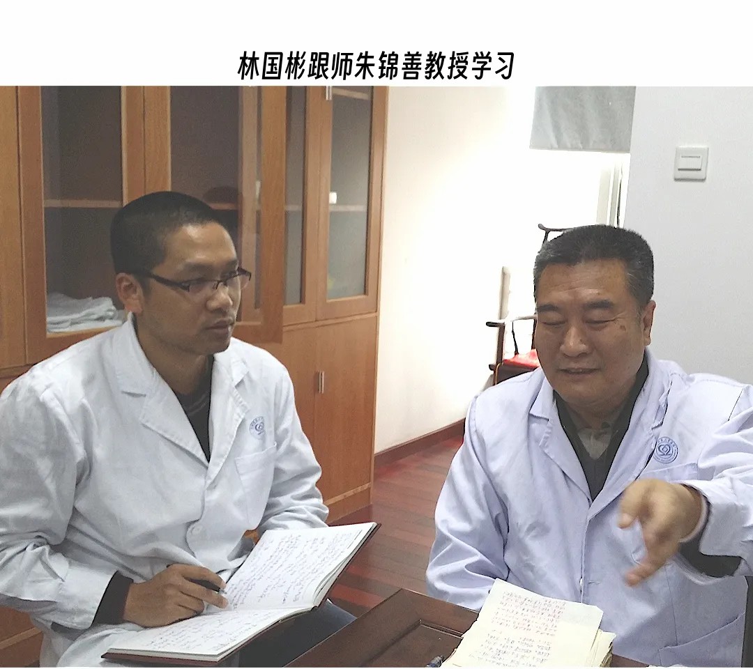 林医生和朱老师交流.jpg