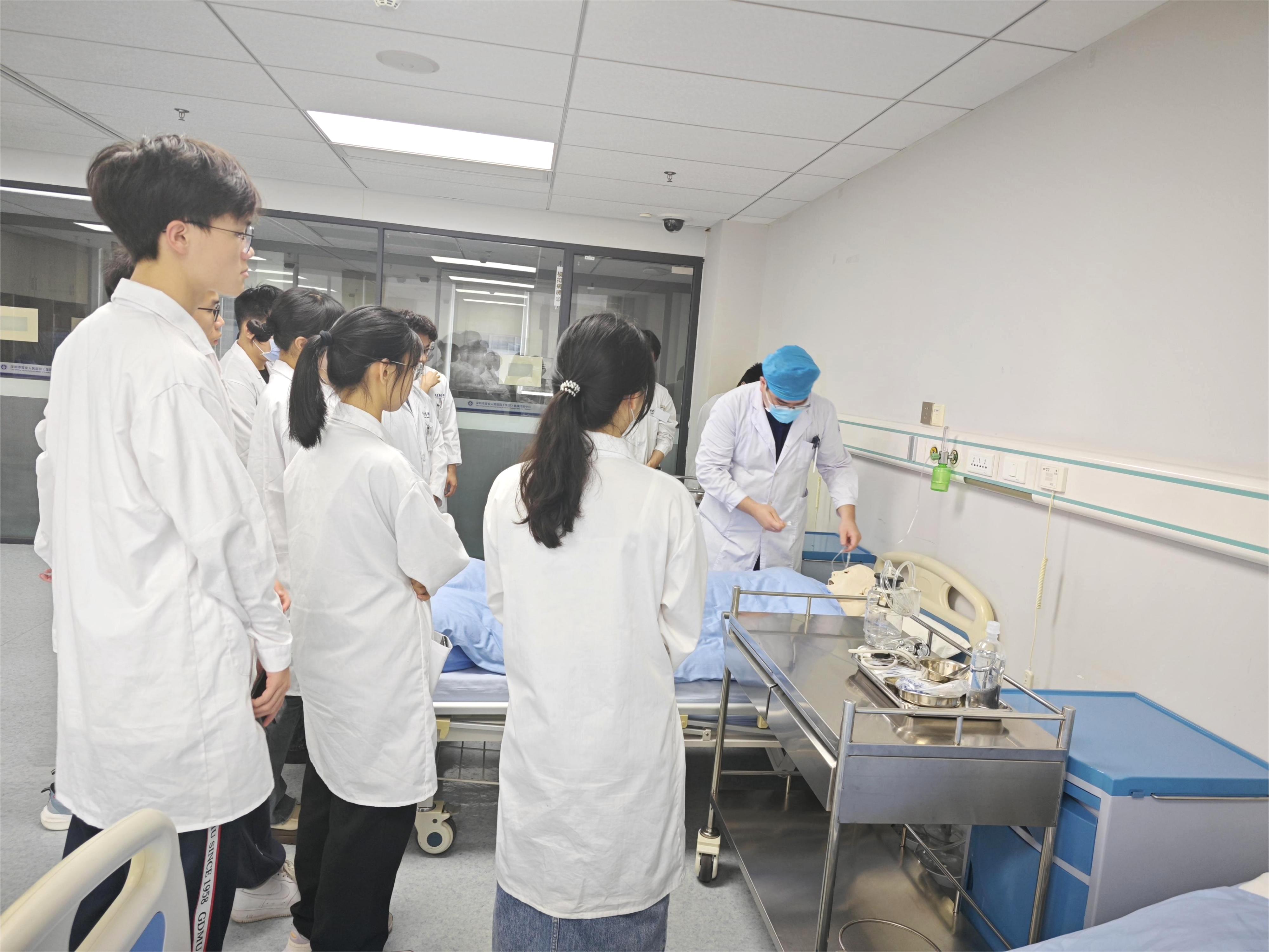 1.1日常教学剪影2024年急诊临床技能-吸痰、导尿.jpg