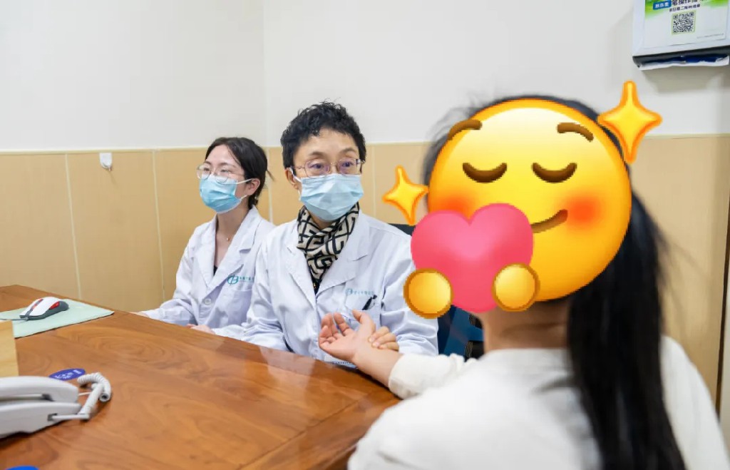 叶博坐诊.jpg