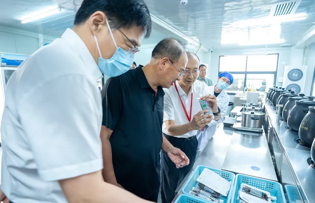 国家药品监督管理局药品监管司副司长1.jpg