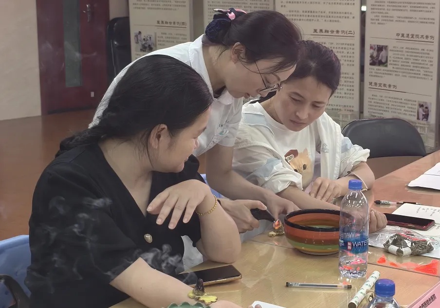 在家庭会议工作坊.jpg
