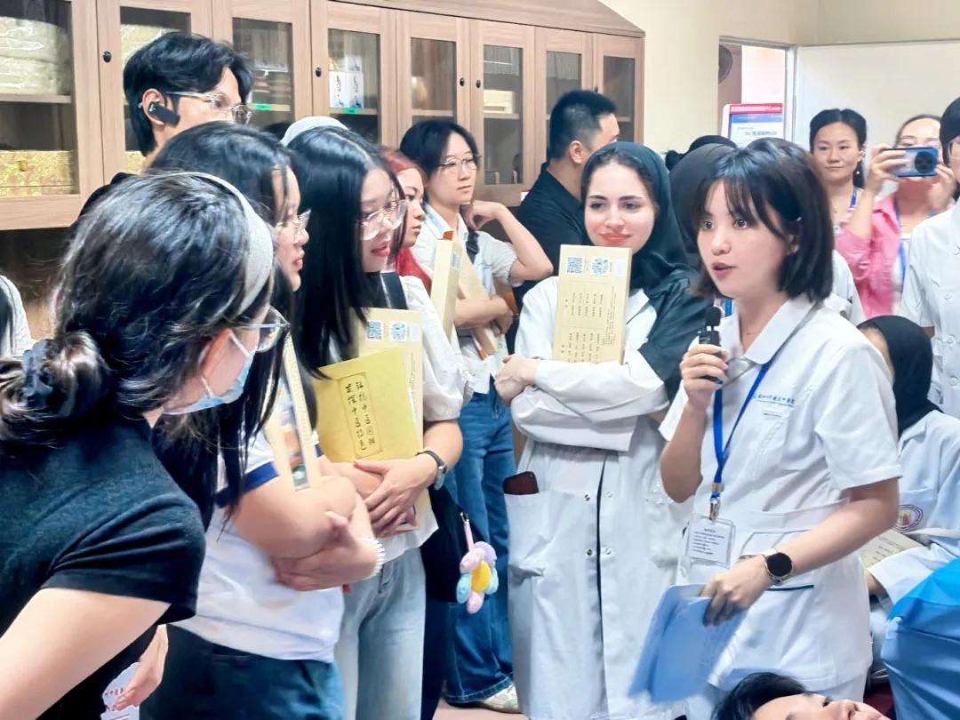 在慢病管理门诊和传统疗法中心.jpg