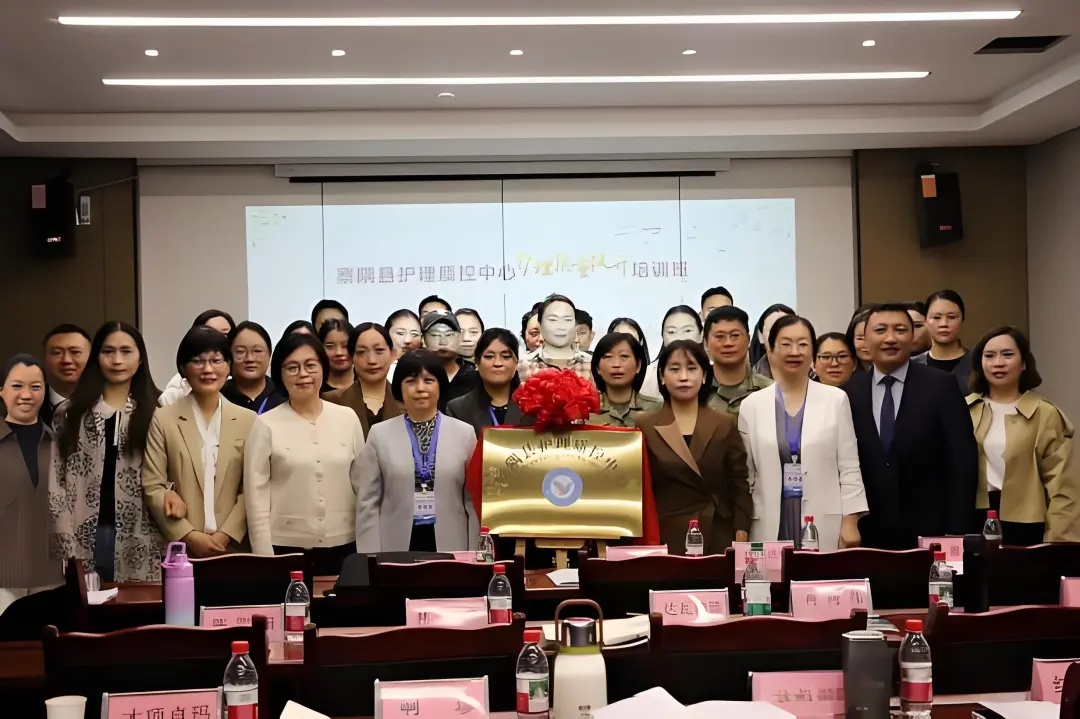 揭牌仪式后,护理质量管理专题培训正式启动.jpg
